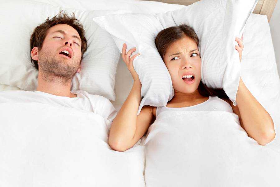 Qué puedo hacer si mi pareja ronca y me impide dormir? - Dr. Ferré - Médico  del sueño