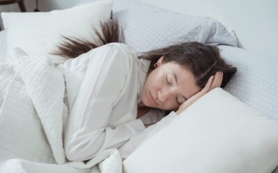 ¿Por qué tengo tanto sueño si duermo bien? Causas reales y soluciones